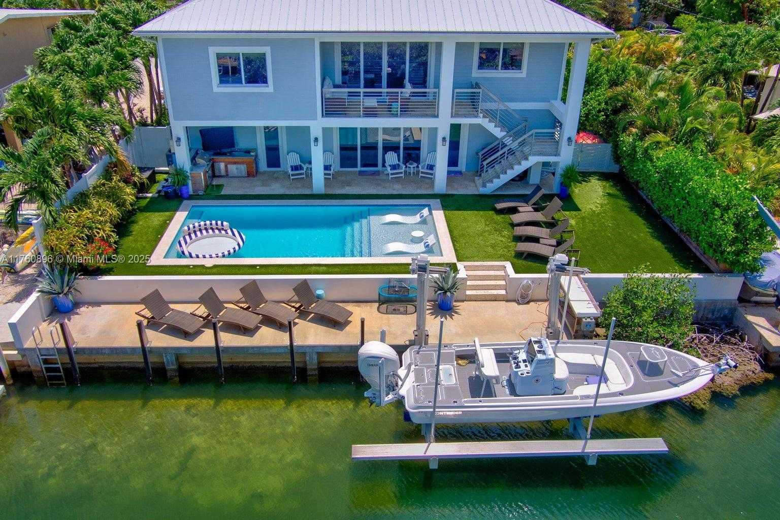 Small Image of 145 VENETIAN DRIVE, Islamorada Number 2