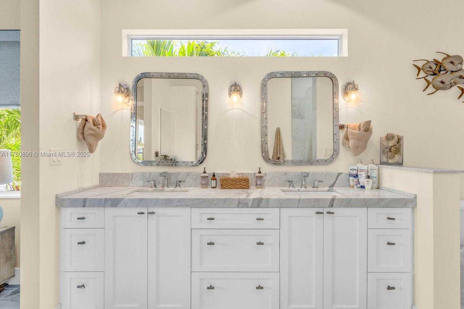 Small Image of 145 VENETIAN DRIVE, Islamorada Number 25