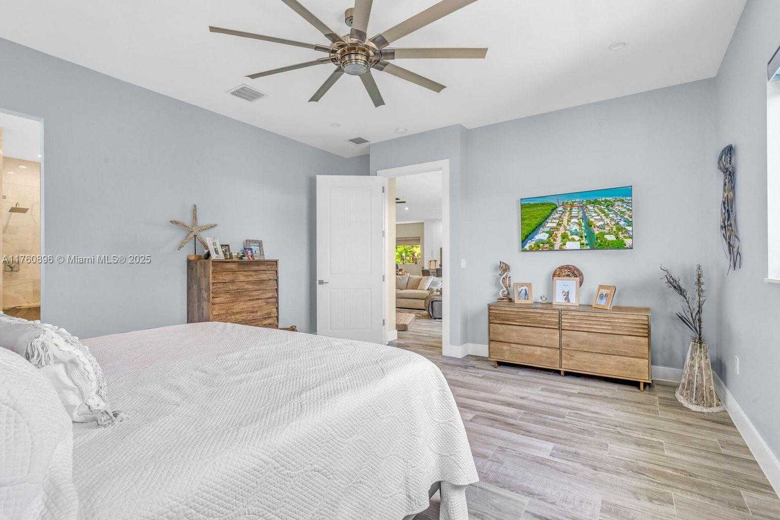Small Image of 145 VENETIAN DRIVE, Islamorada Number 28