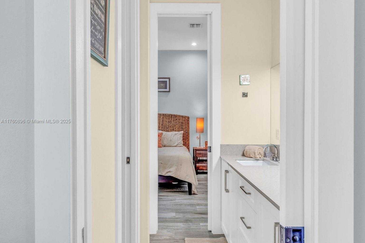 Small Image of 145 VENETIAN DRIVE, Islamorada Number 31