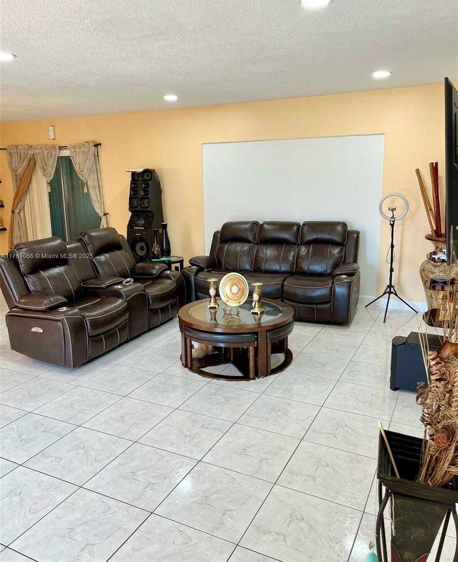 Small Image of 4701 ARTHUR ST, Hollywood Number 11