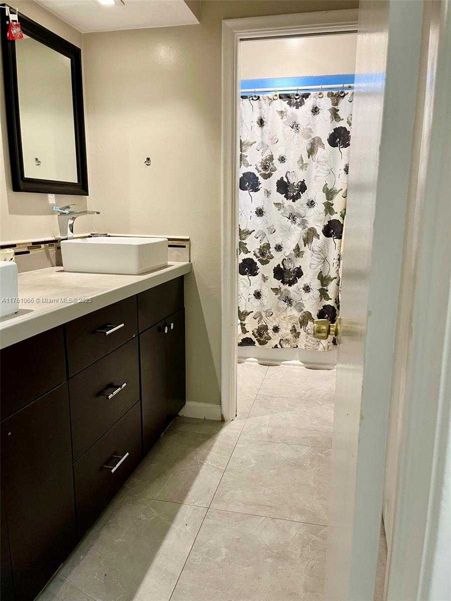 Small Image of 4701 ARTHUR ST, Hollywood Number 12