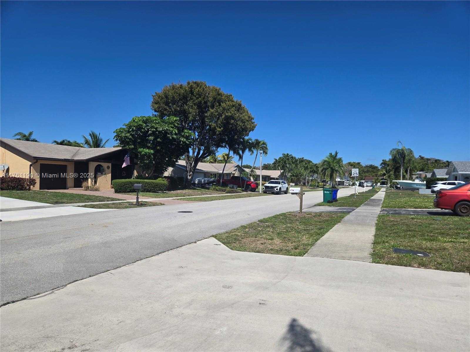 Small Image of 5180 NORTH WEST 32ND ST, Margate Number 3