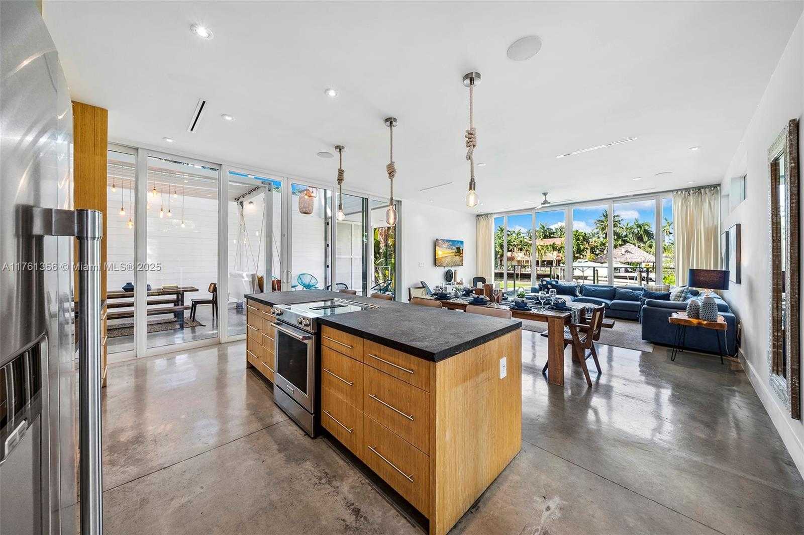 Small Image of 1000 NORTH EAST LITTLE RIVER DR, Miami Number 20