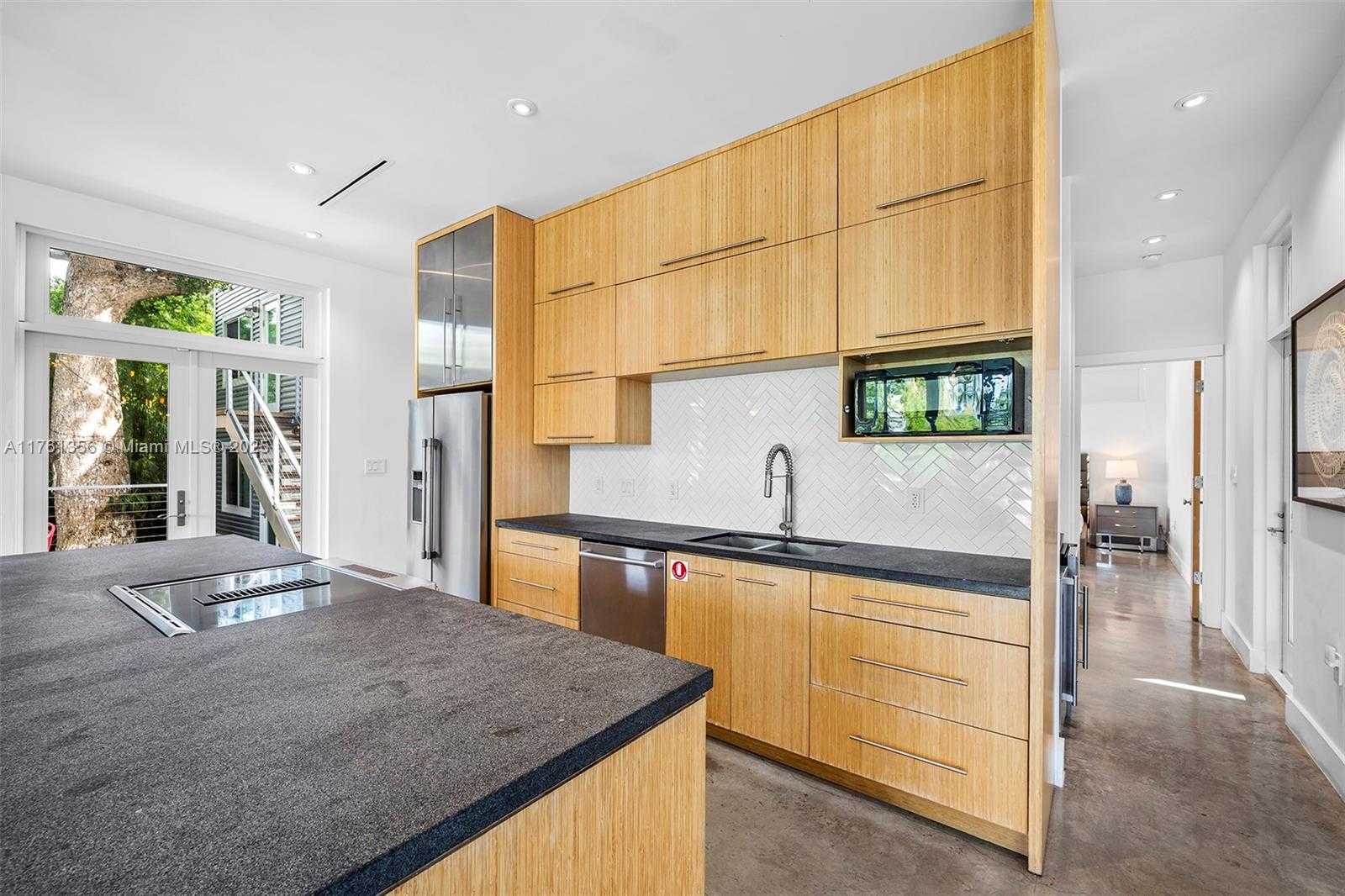 Small Image of 1000 NORTH EAST LITTLE RIVER DR, Miami Number 22