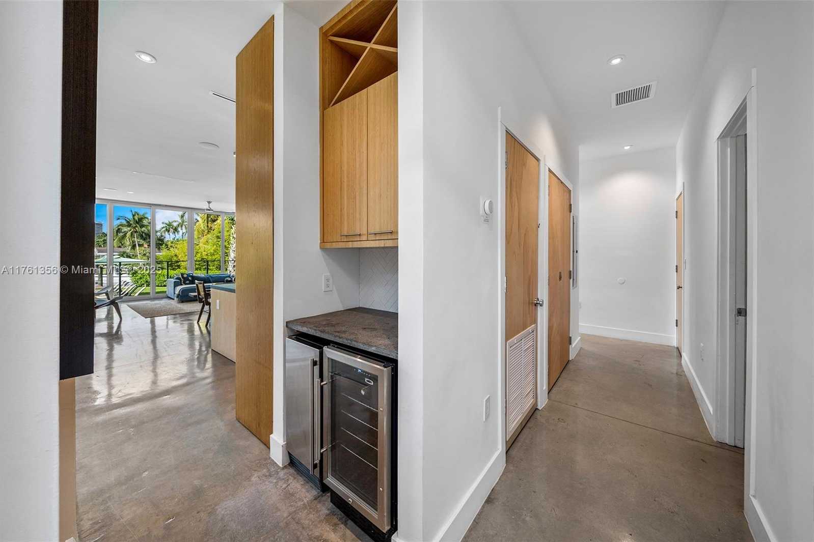 Small Image of 1000 NORTH EAST LITTLE RIVER DR, Miami Number 23
