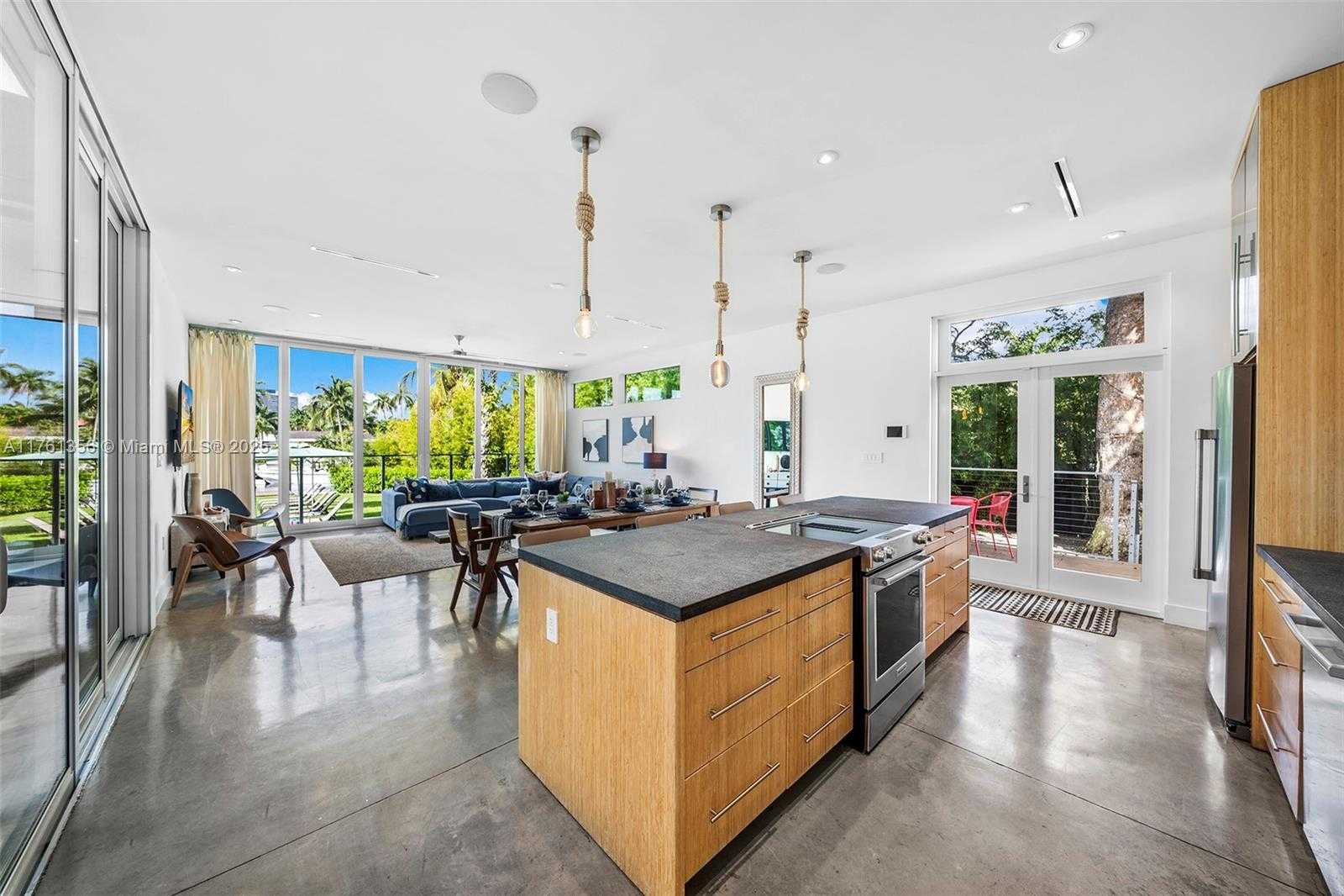 Small Image of 1000 NORTH EAST LITTLE RIVER DR, Miami Number 24