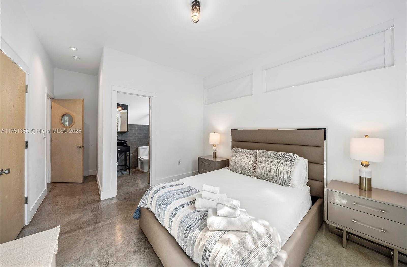 Small Image of 1000 NORTH EAST LITTLE RIVER DR, Miami Number 34