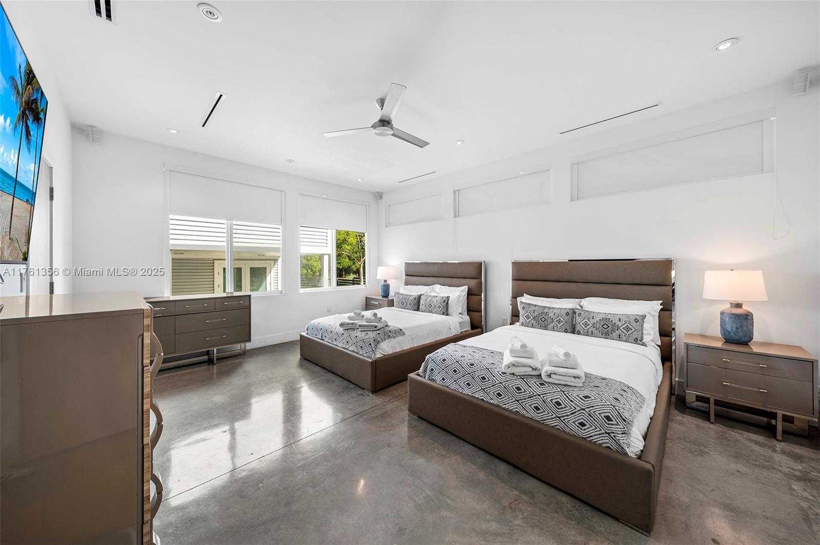 Small Image of 1000 NORTH EAST LITTLE RIVER DR, Miami Number 41
