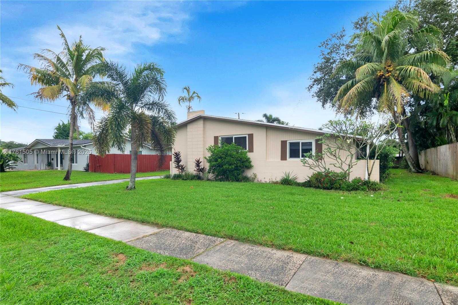 Small Image of 4906 SOUTH WEST 90TH WAY, Cooper City Number 2