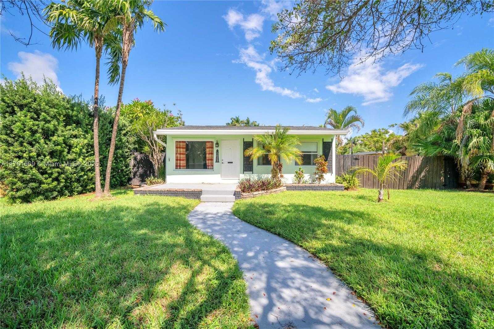 Small Image of 1623 FLETCHER ST, Hollywood Number 2