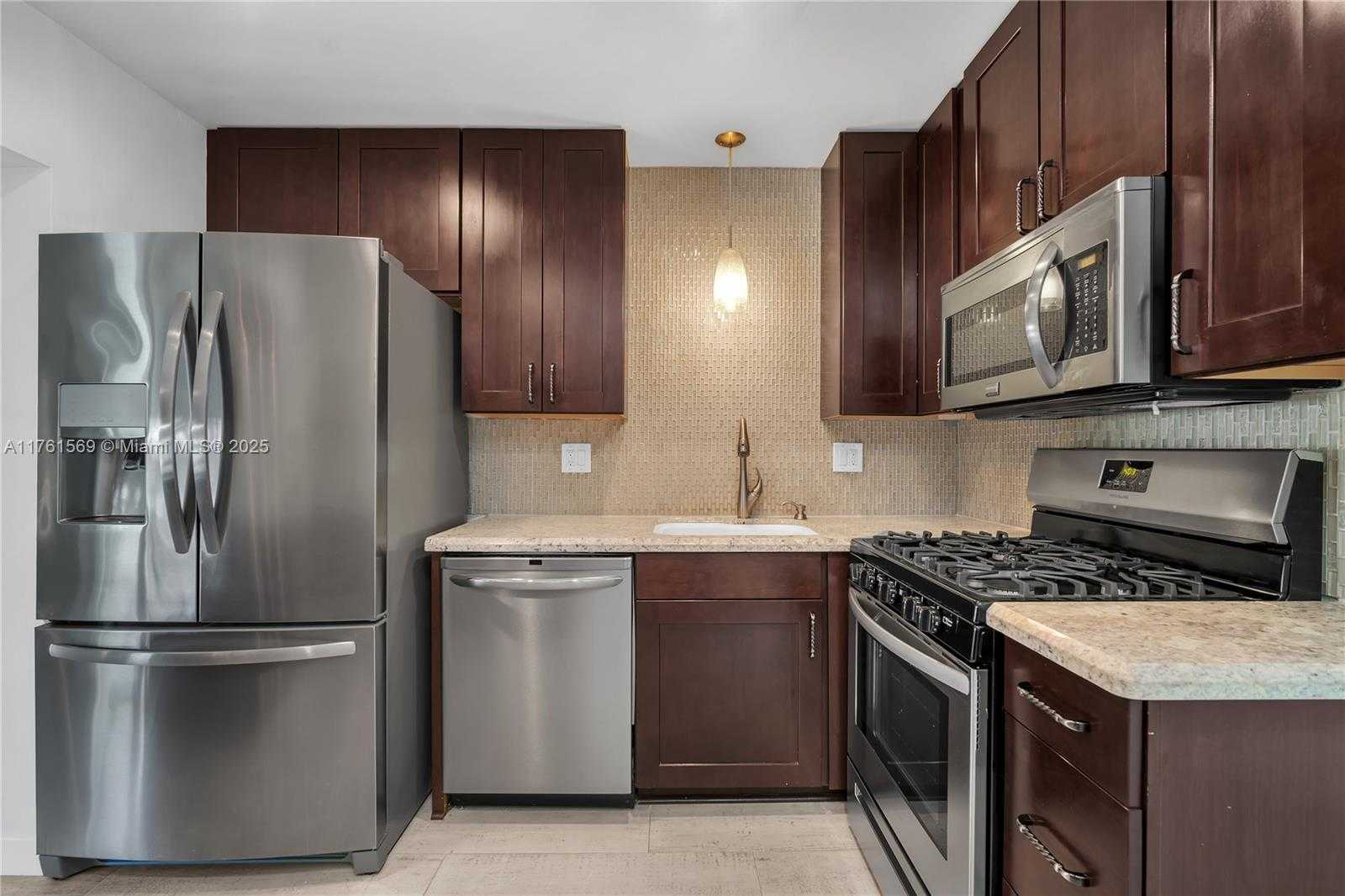 Small Image of 1623 FLETCHER ST, Hollywood Number 3