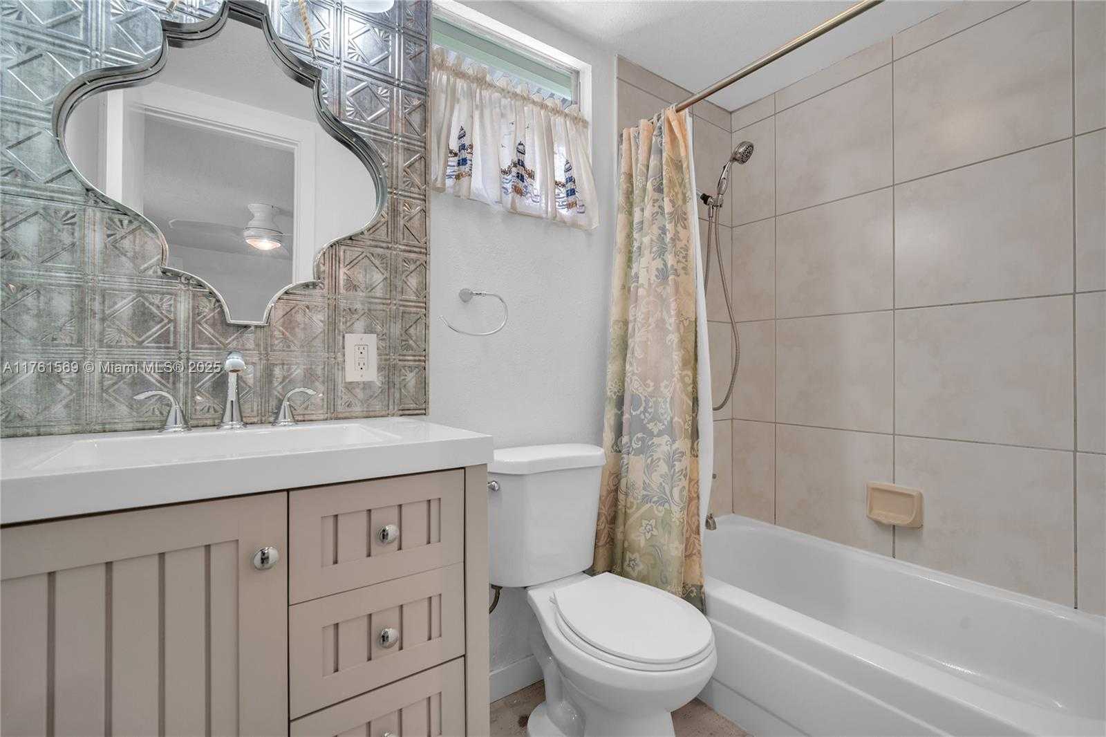 Small Image of 1623 FLETCHER ST, Hollywood Number 7