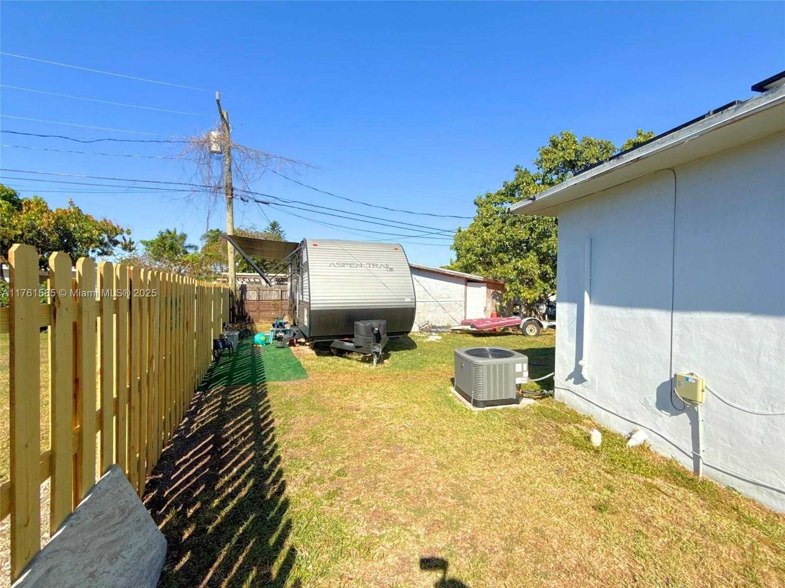 Small Image of 29120 KENTUCKY RD, Homestead Number 8