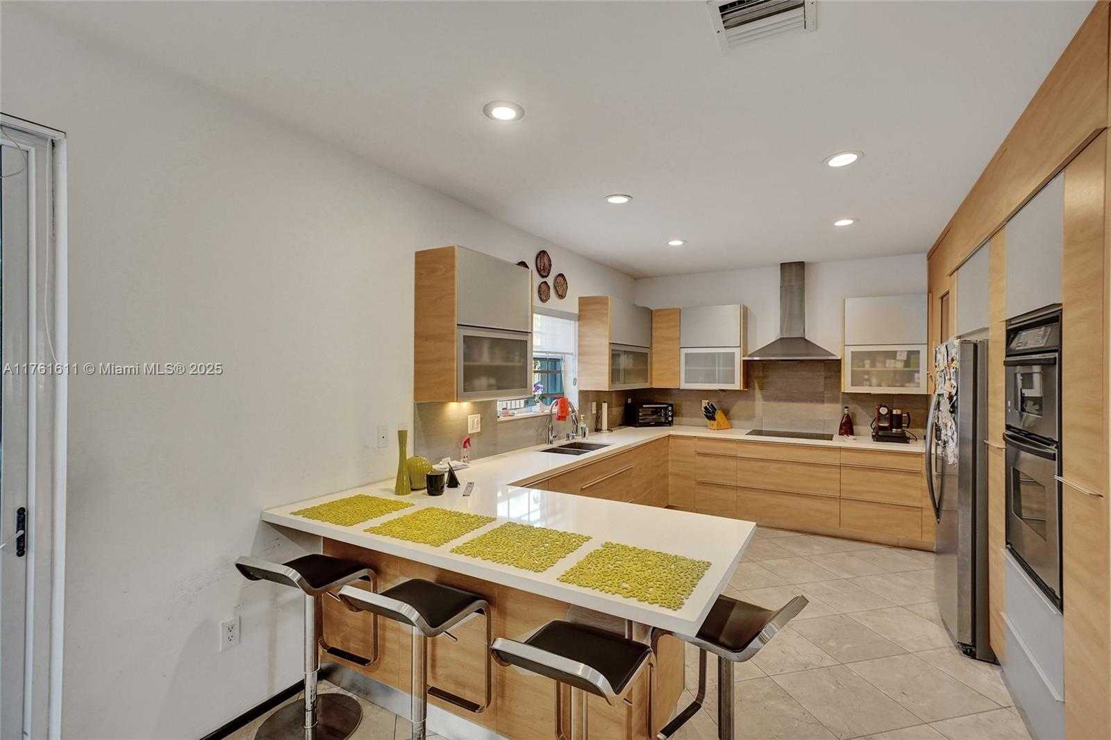 Small Image of 10643 NORTH WEST 54TH ST, Doral Number 10