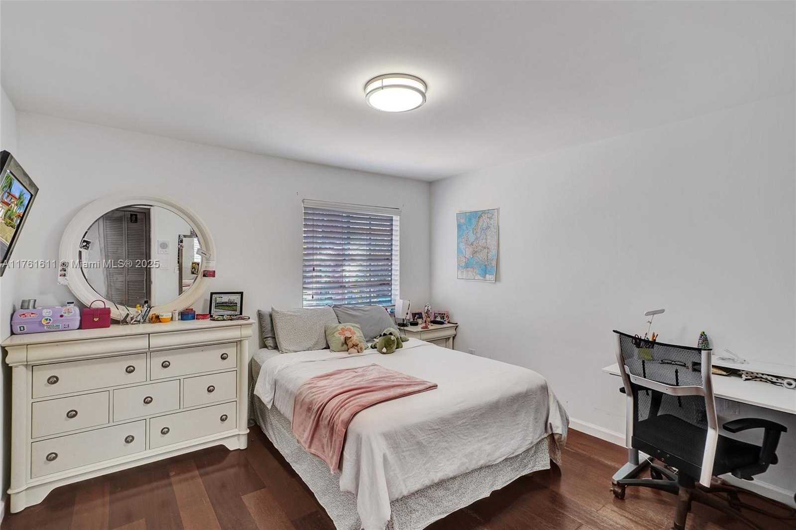 Small Image of 10643 NORTH WEST 54TH ST, Doral Number 20