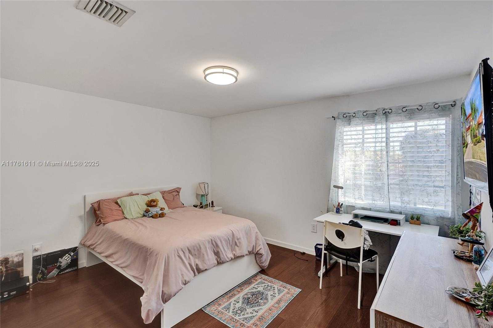 Small Image of 10643 NORTH WEST 54TH ST, Doral Number 22