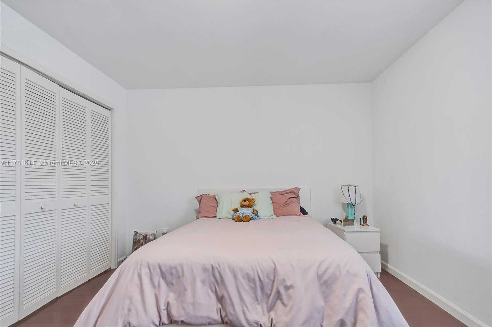 Small Image of 10643 NORTH WEST 54TH ST, Doral Number 23