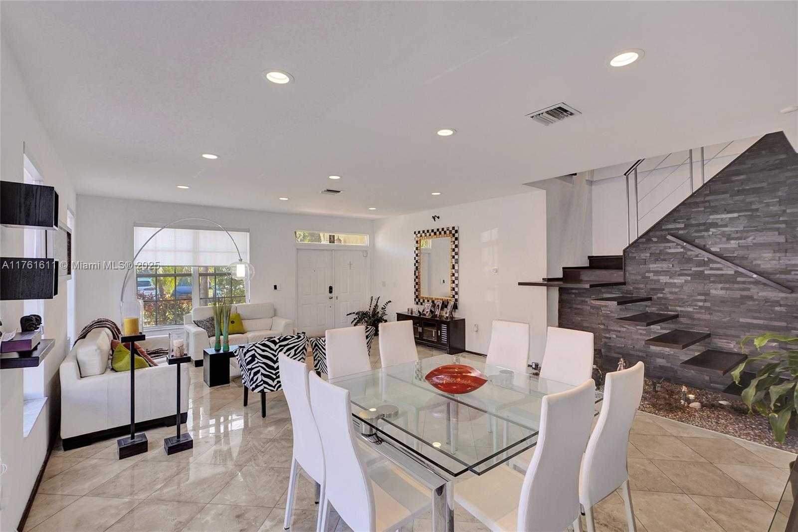 Small Image of 10643 NORTH WEST 54TH ST, Doral Number 6