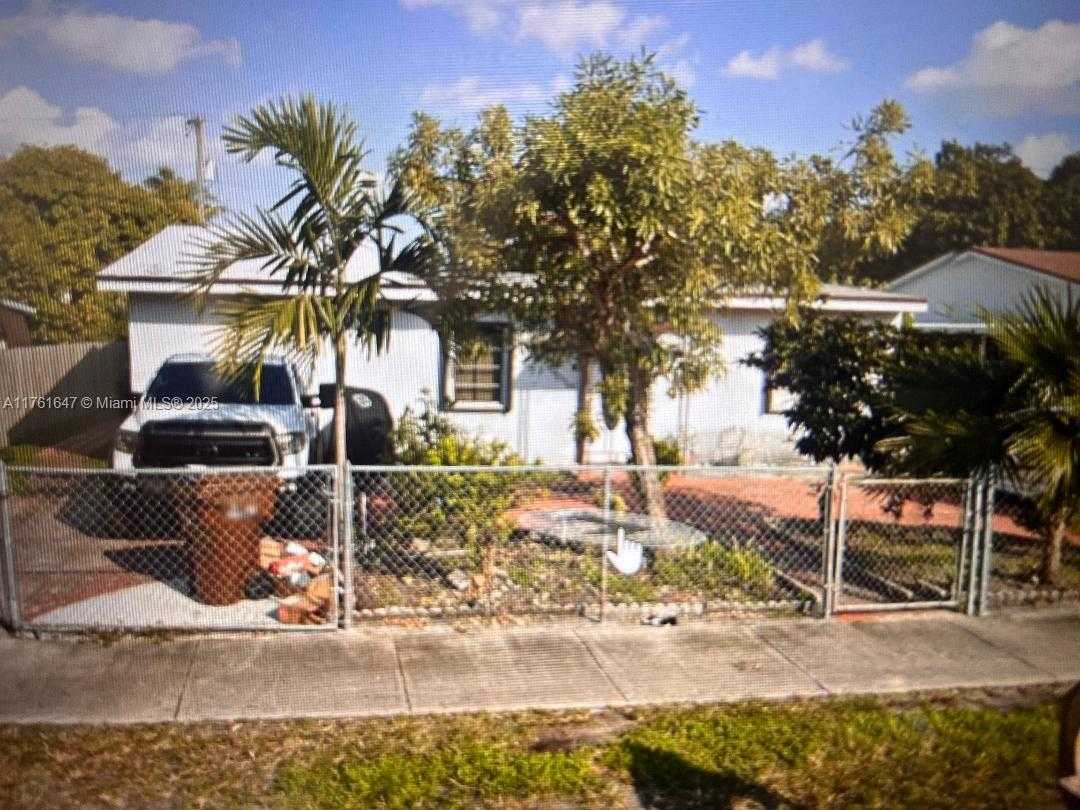 Small Image of 625 EAST 28TH ST, Hialeah Number 2