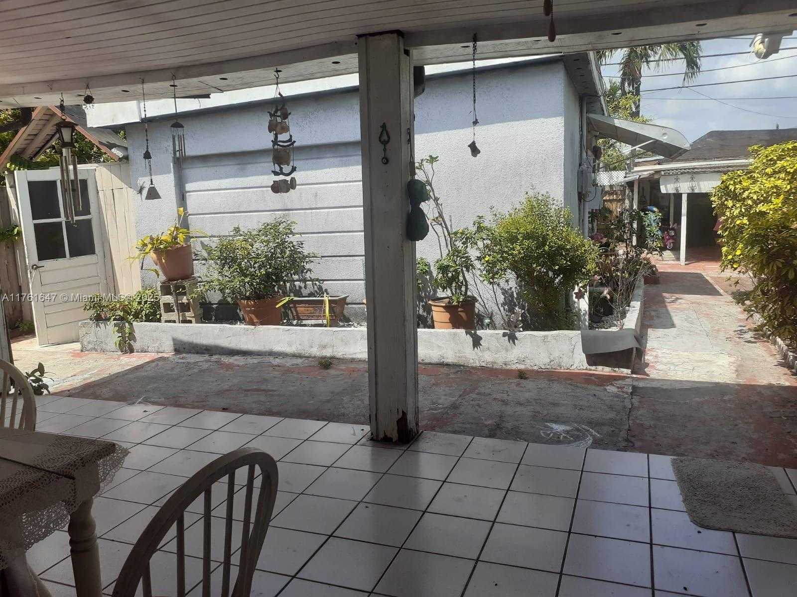 Small Image of 625 EAST 28TH ST, Hialeah Number 4