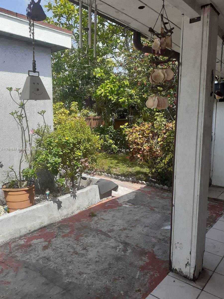 Small Image of 625 EAST 28TH ST, Hialeah Number 5