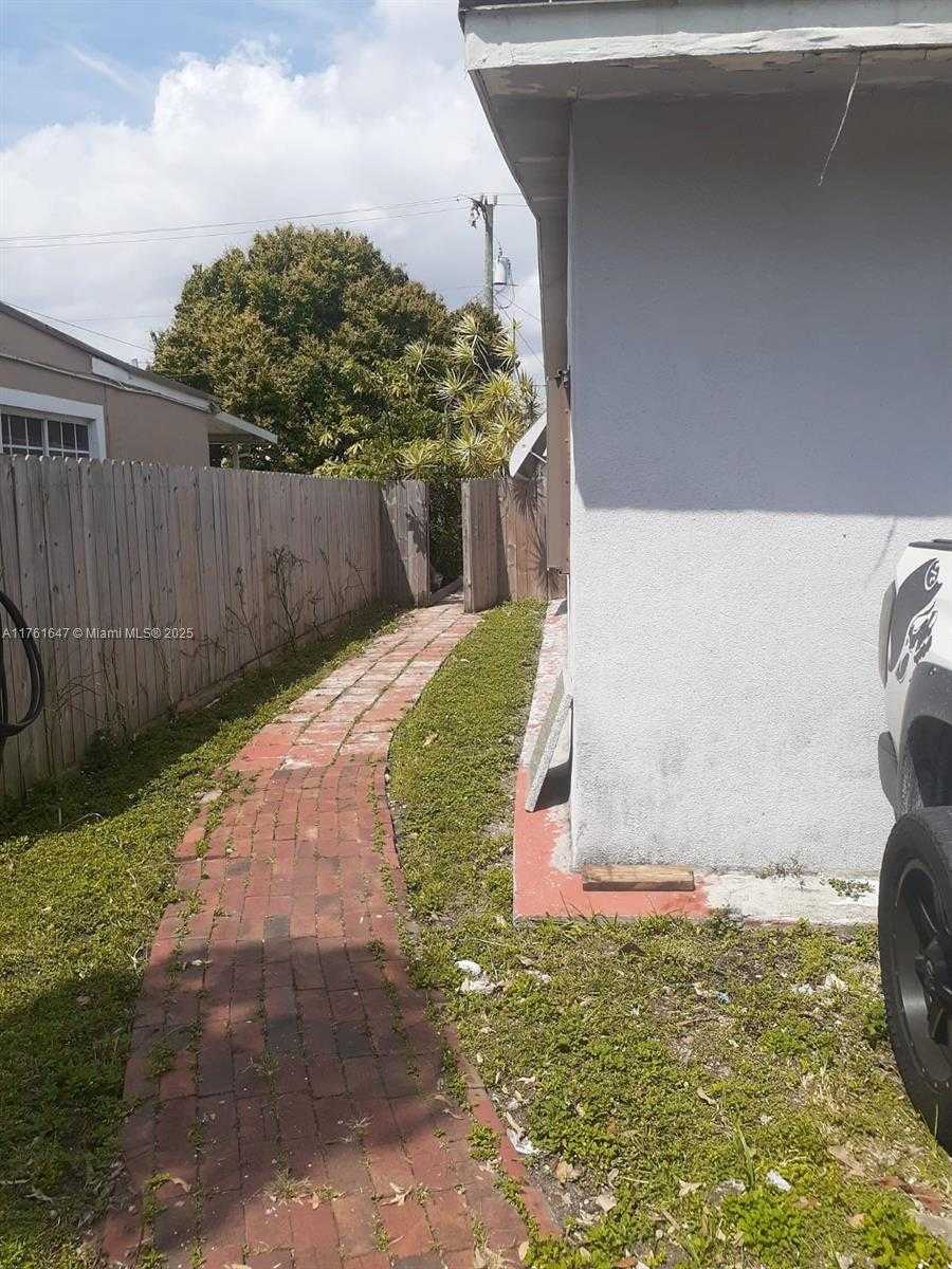 Small Image of 625 EAST 28TH ST, Hialeah Number 6
