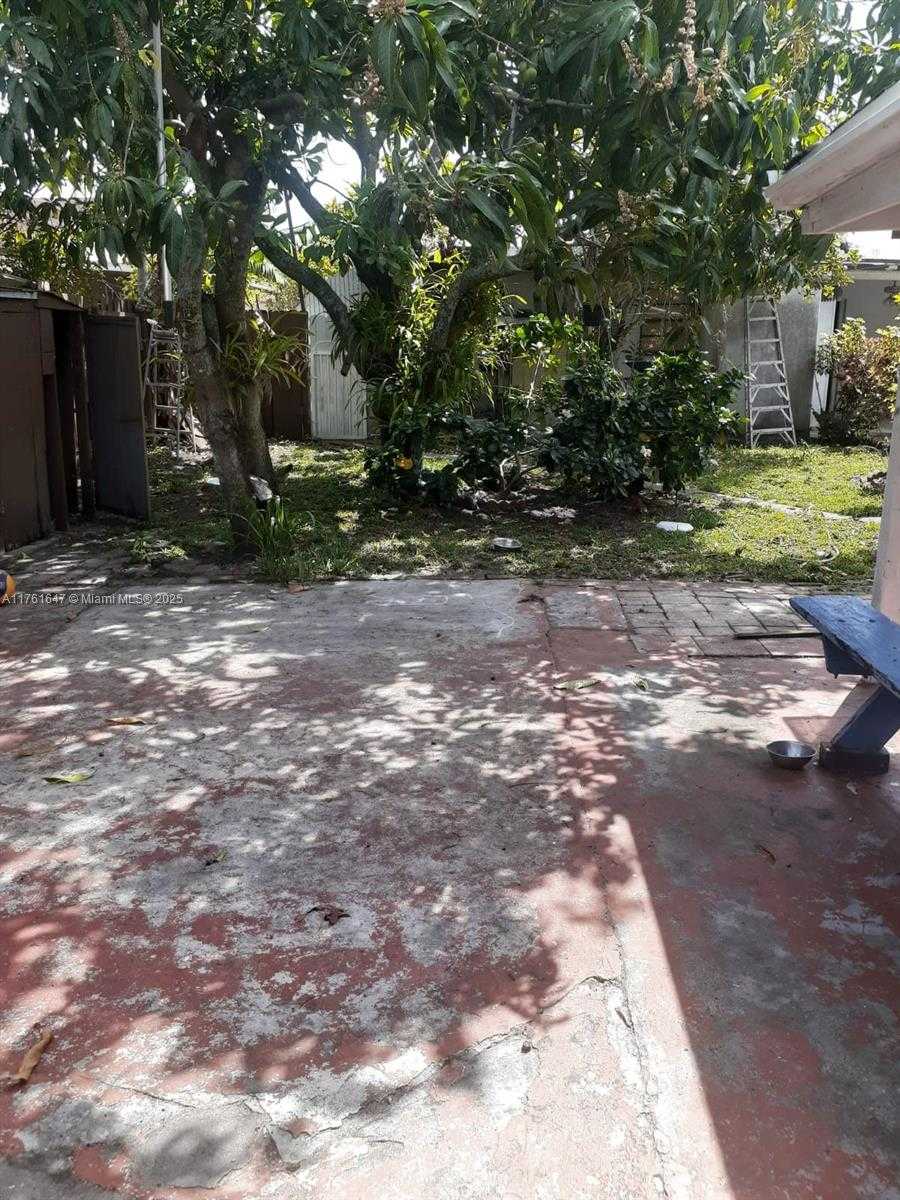 Small Image of 625 EAST 28TH ST, Hialeah Number 7