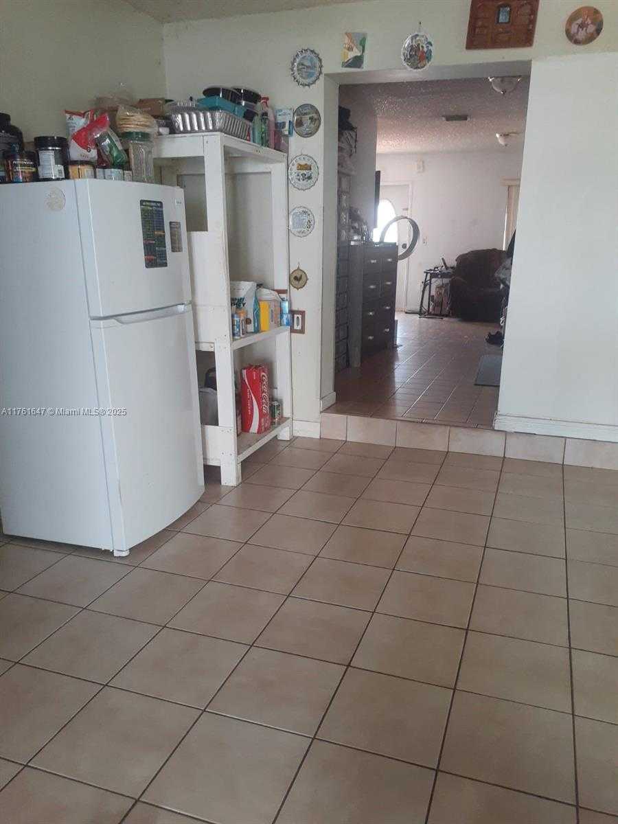 Small Image of 625 EAST 28TH ST, Hialeah Number 8