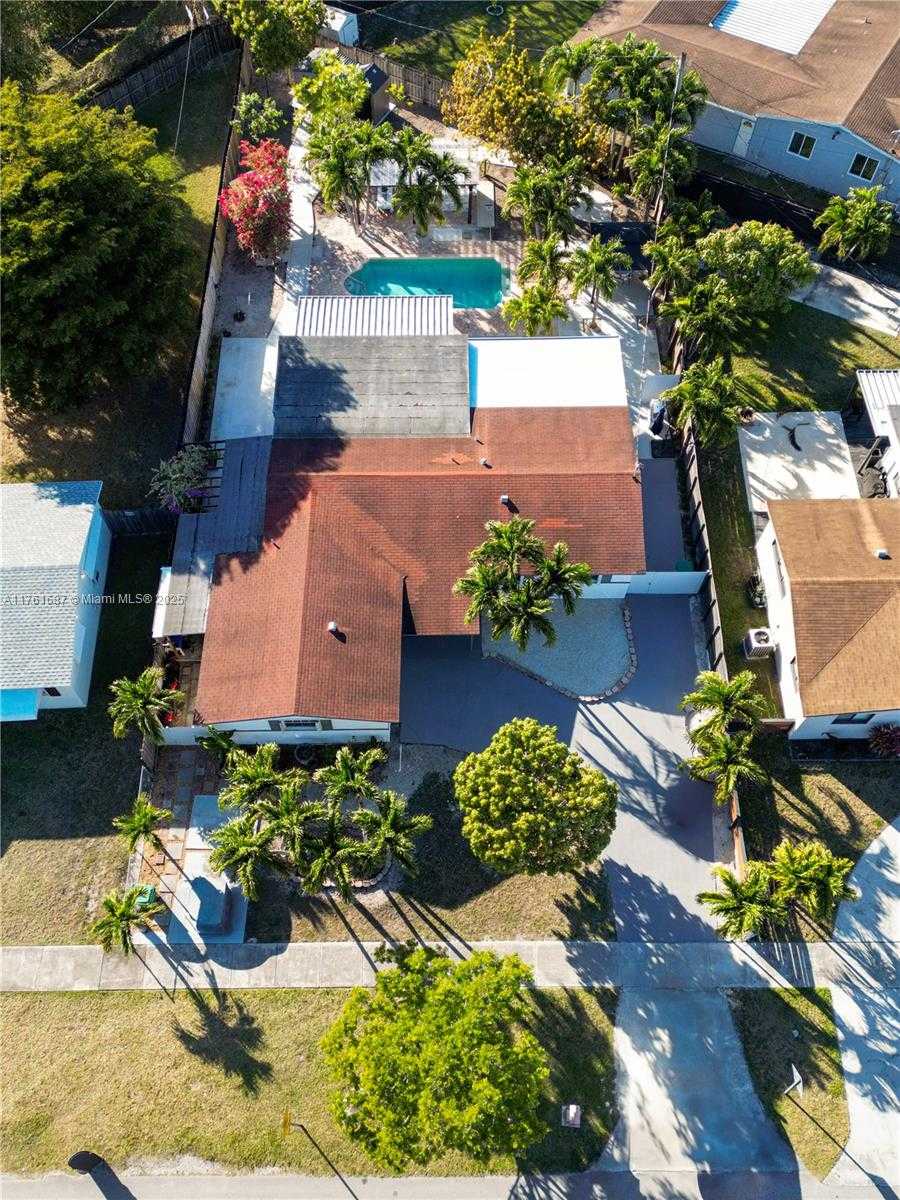 Small Image of 19600 GULFSTREAM RD, Cutler Bay Number 3