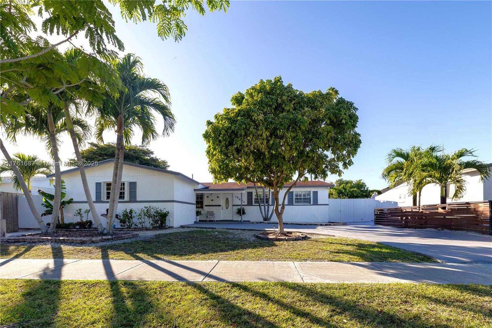 Small Image of 19600 GULFSTREAM RD, Cutler Bay Number 4