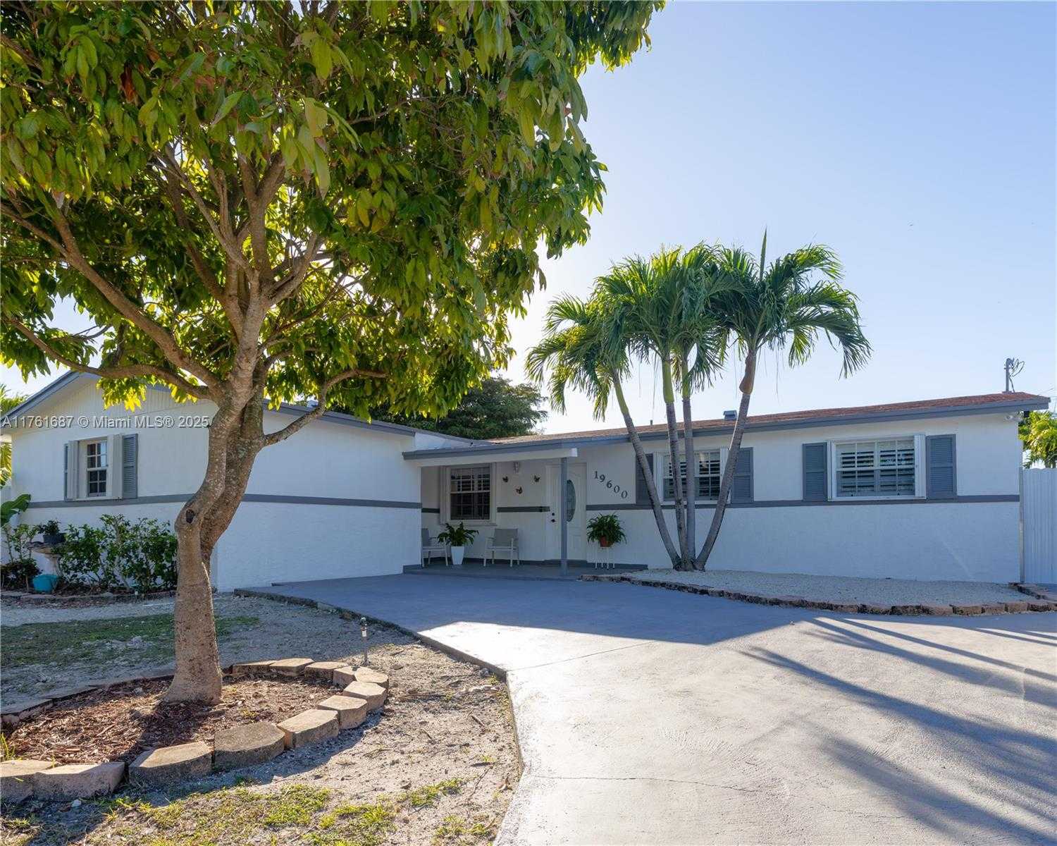 Small Image of 19600 GULFSTREAM RD, Cutler Bay Number 5