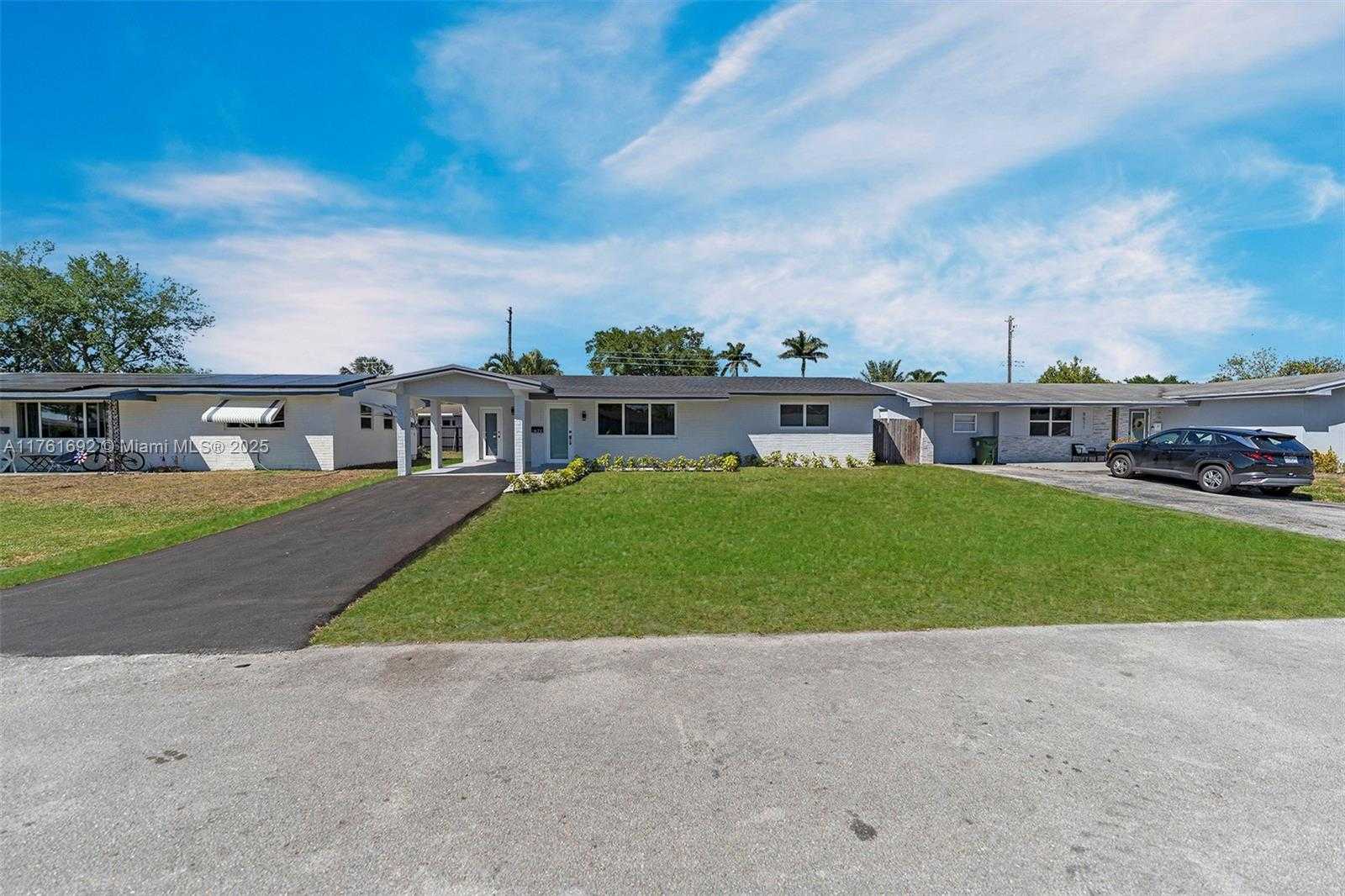 Small Image of 8621 NORTH WEST 15TH CT, Pembroke Pines Number 38