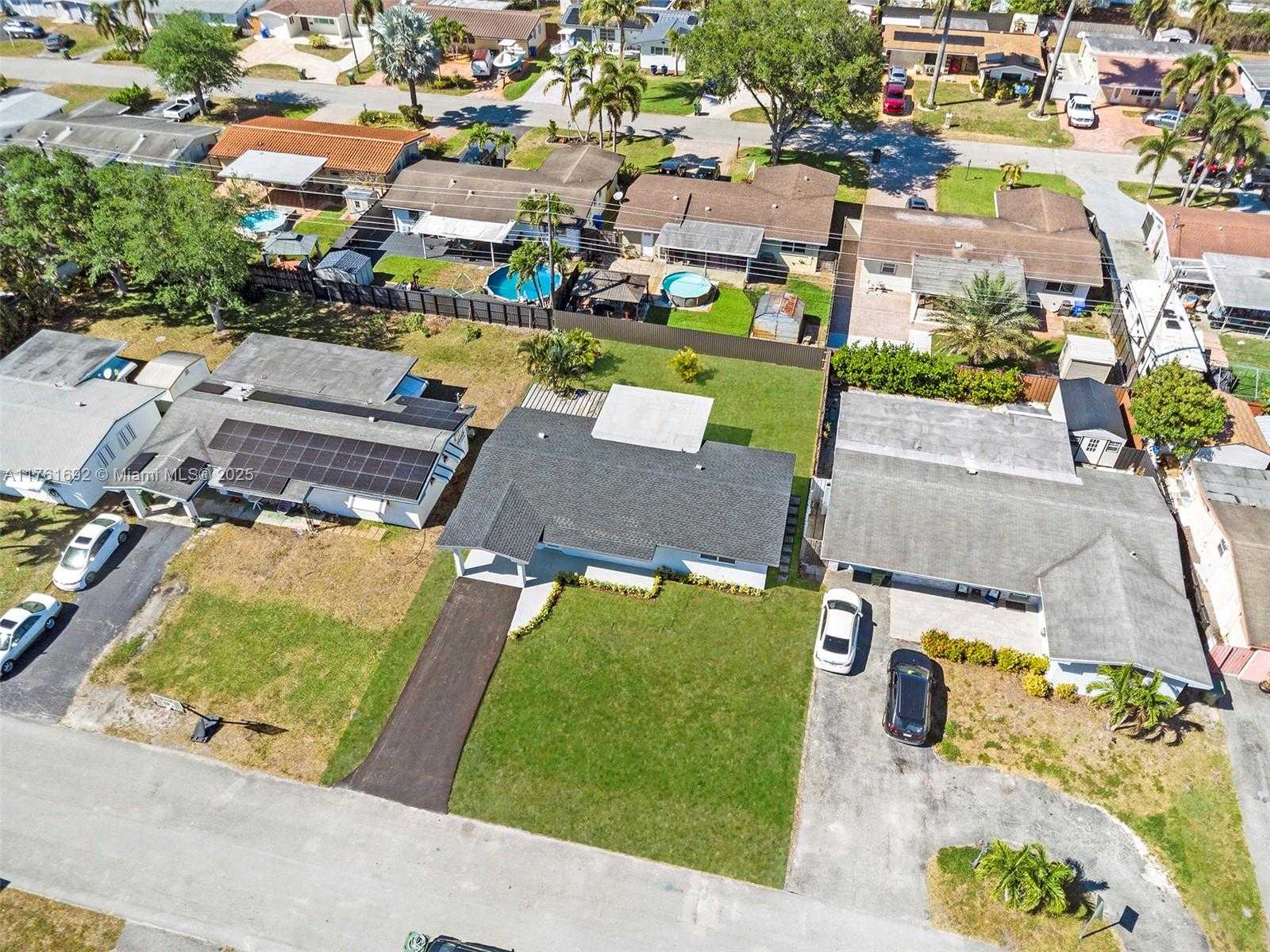 Small Image of 8621 NORTH WEST 15TH CT, Pembroke Pines Number 40