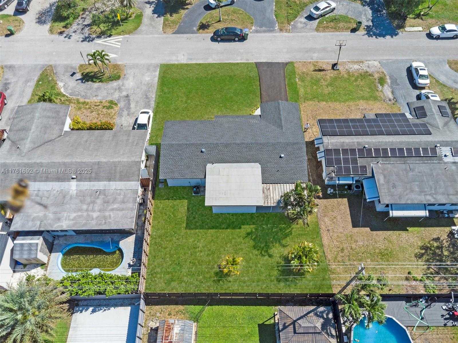 Small Image of 8621 NORTH WEST 15TH CT, Pembroke Pines Number 41
