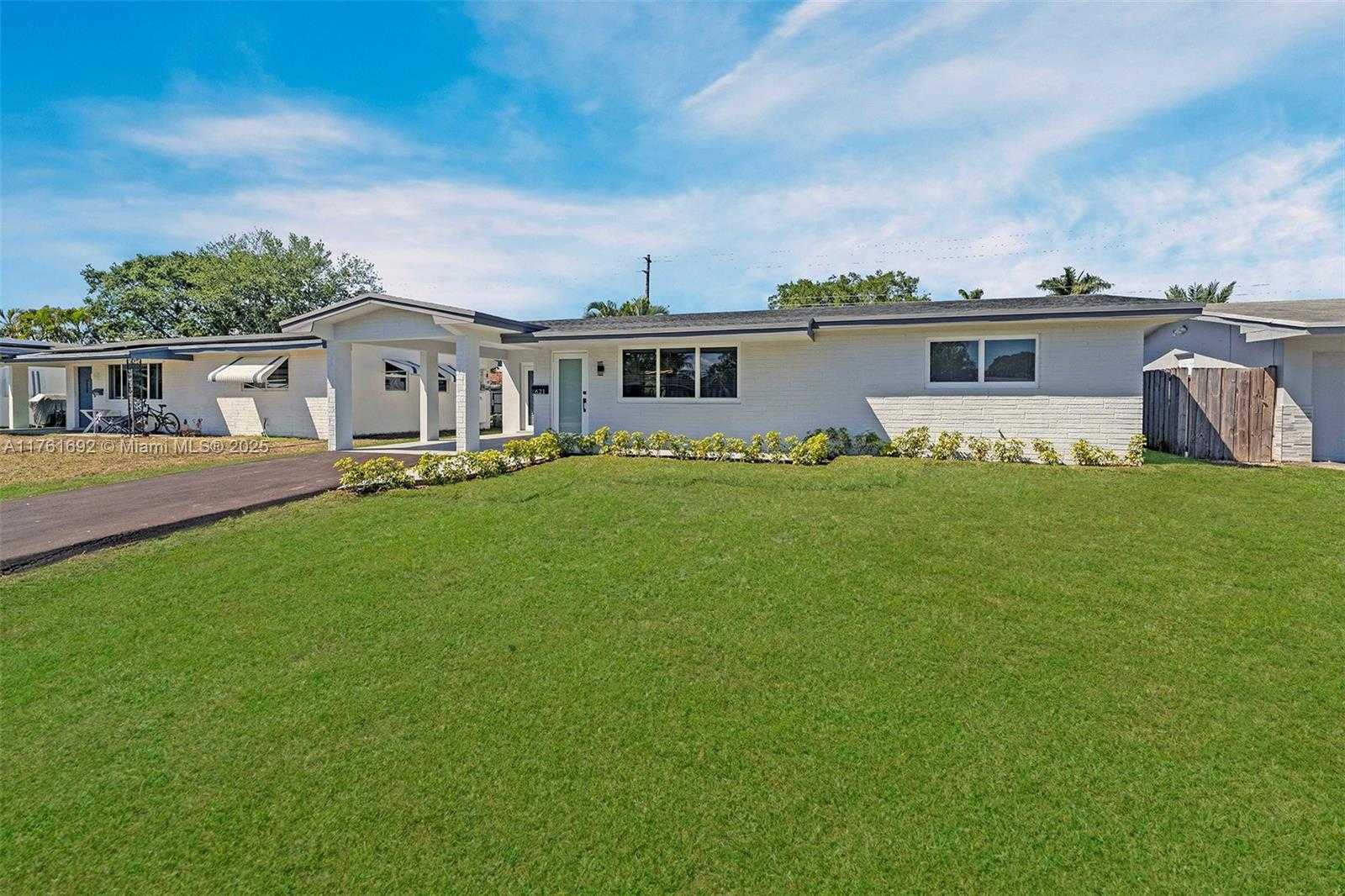 Small Image of 8621 NORTH WEST 15TH CT, Pembroke Pines Number 5