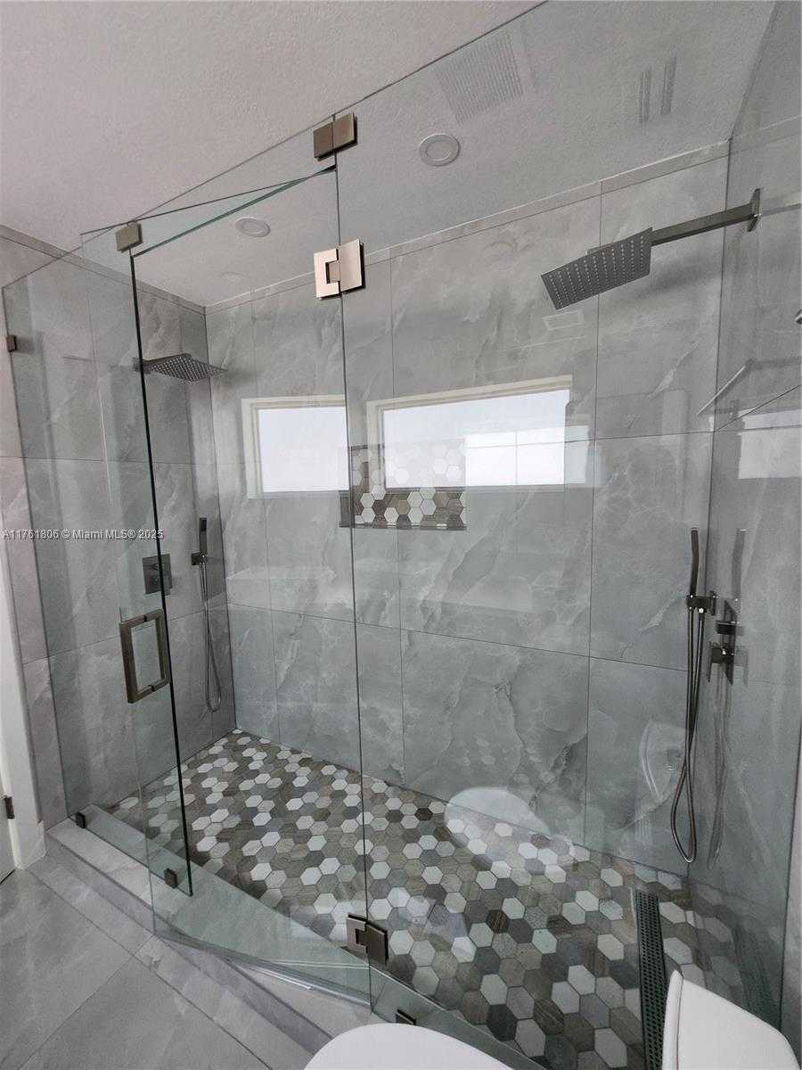 Small Image of 2001 NORTH WEST 33RD ST, Oakland Park Number 13