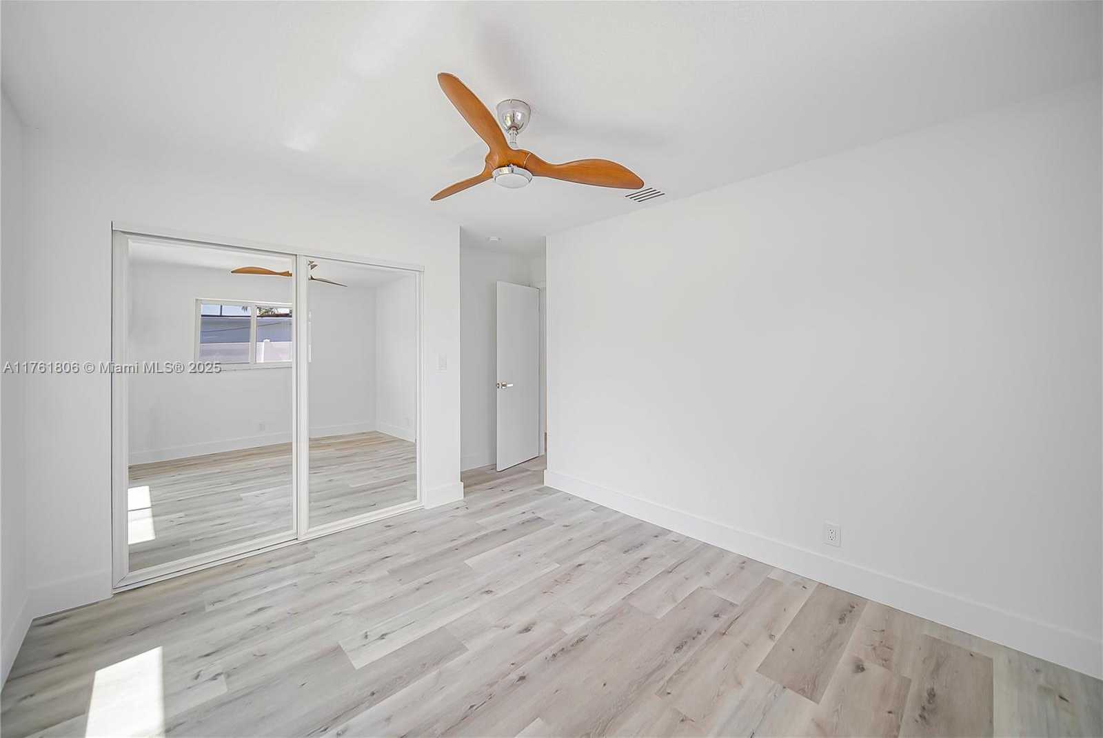 Small Image of 2001 NORTH WEST 33RD ST, Oakland Park Number 15