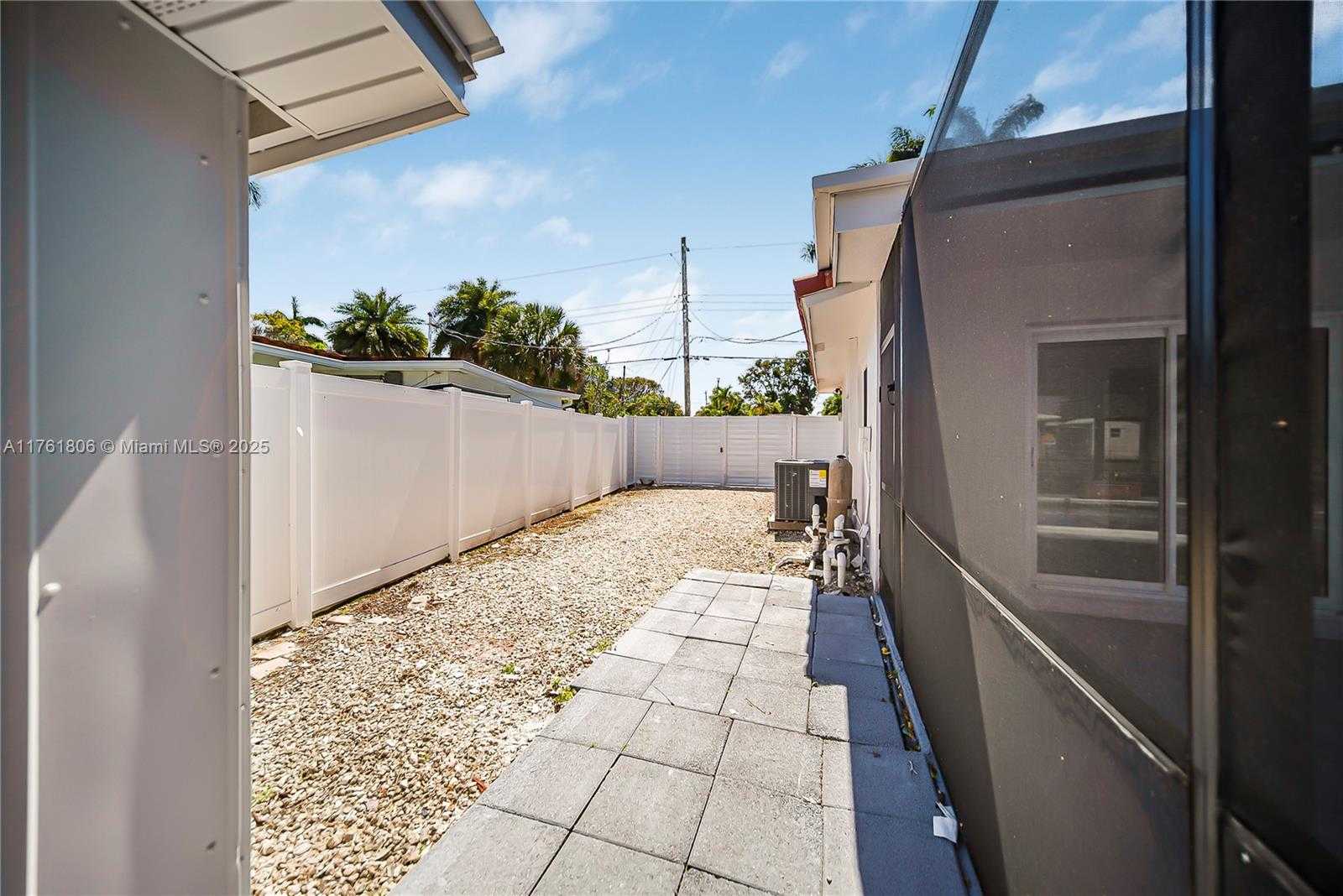 Small Image of 2001 NORTH WEST 33RD ST, Oakland Park Number 31