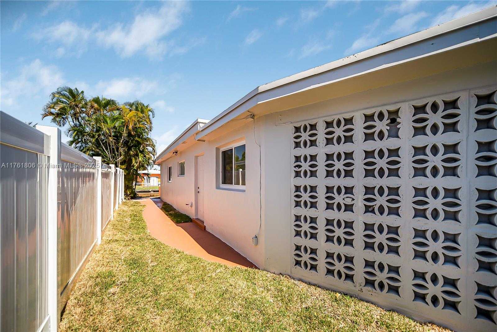 Small Image of 2001 NORTH WEST 33RD ST, Oakland Park Number 32