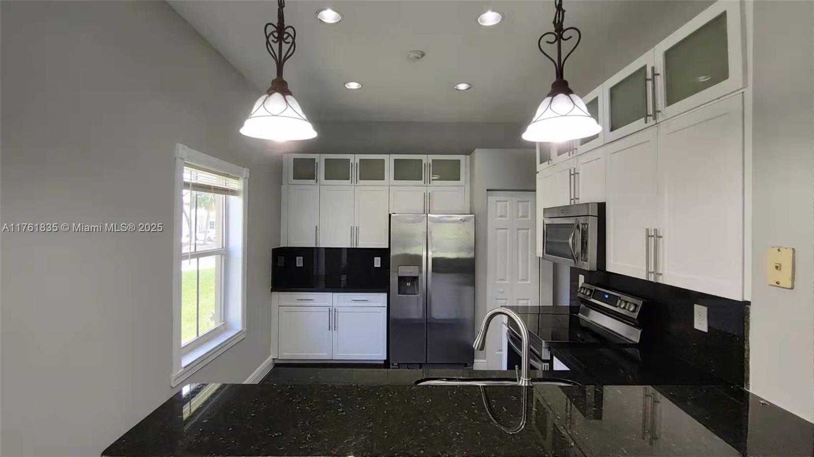 Small Image of 675 MAPLEWOOD CT, Weston Number 12