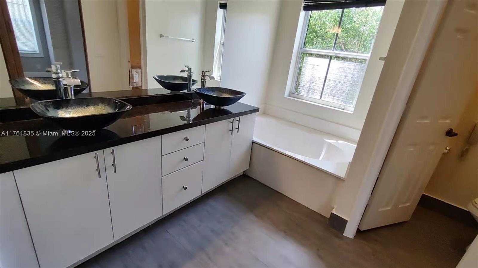 Small Image of 675 MAPLEWOOD CT, Weston Number 14