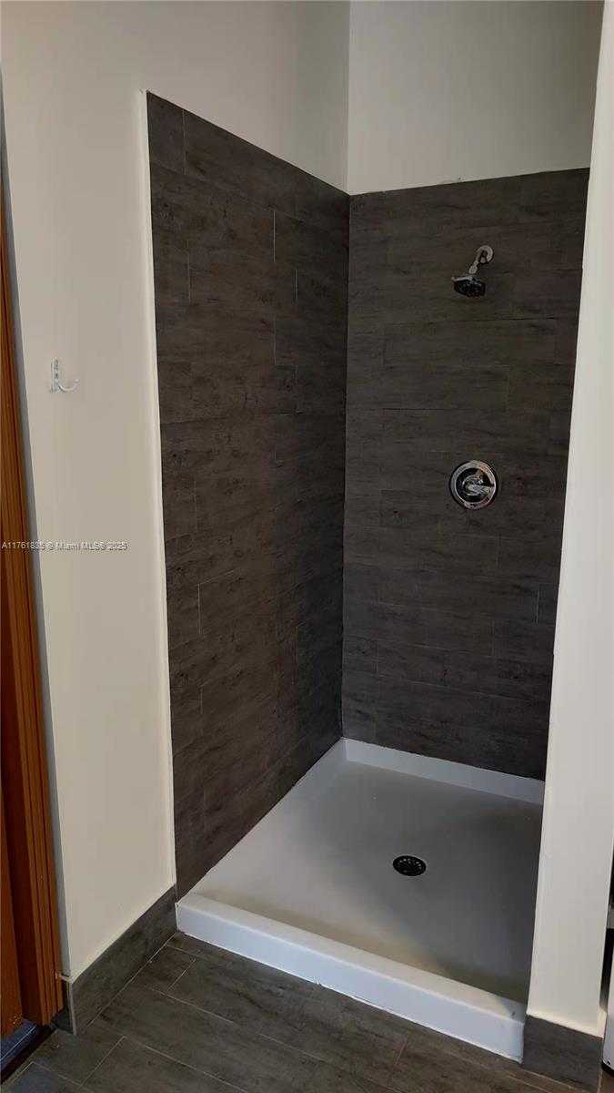 Small Image of 675 MAPLEWOOD CT, Weston Number 15