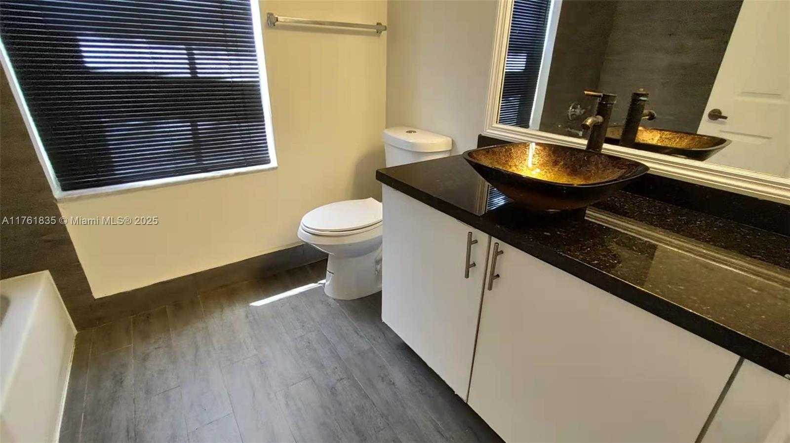 Small Image of 675 MAPLEWOOD CT, Weston Number 16