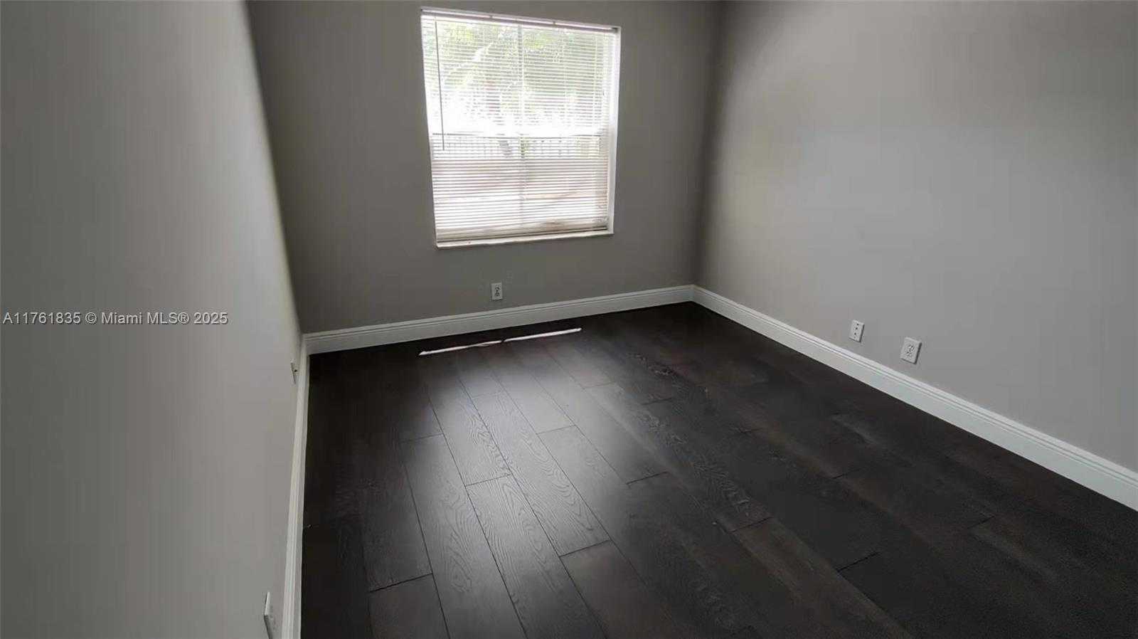 Small Image of 675 MAPLEWOOD CT, Weston Number 18