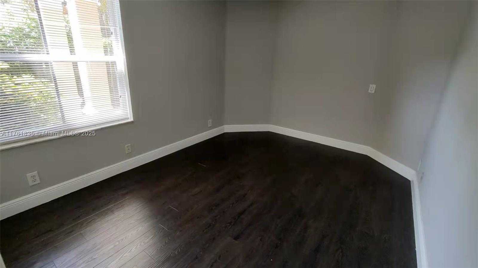 Small Image of 675 MAPLEWOOD CT, Weston Number 19