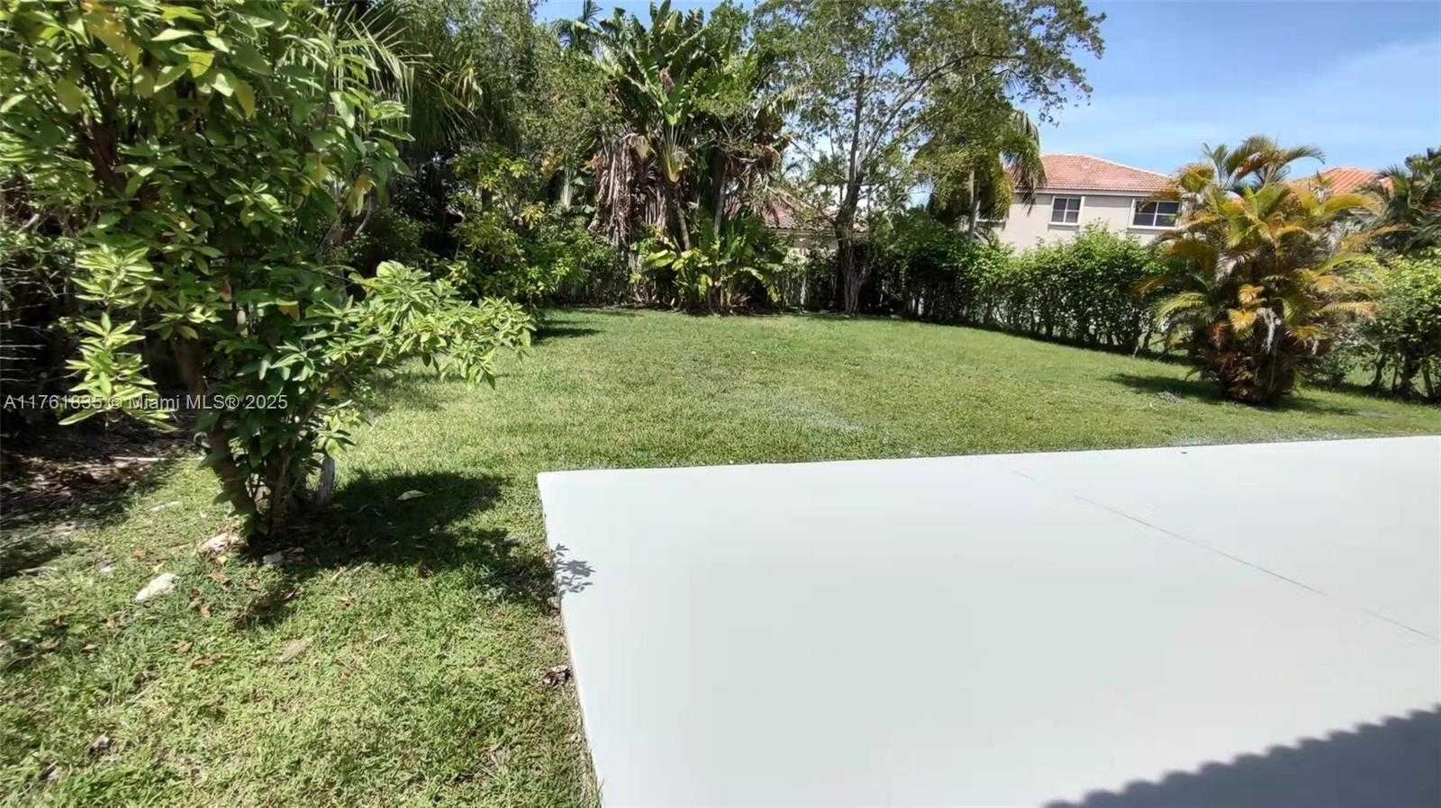 Small Image of 675 MAPLEWOOD CT, Weston Number 22
