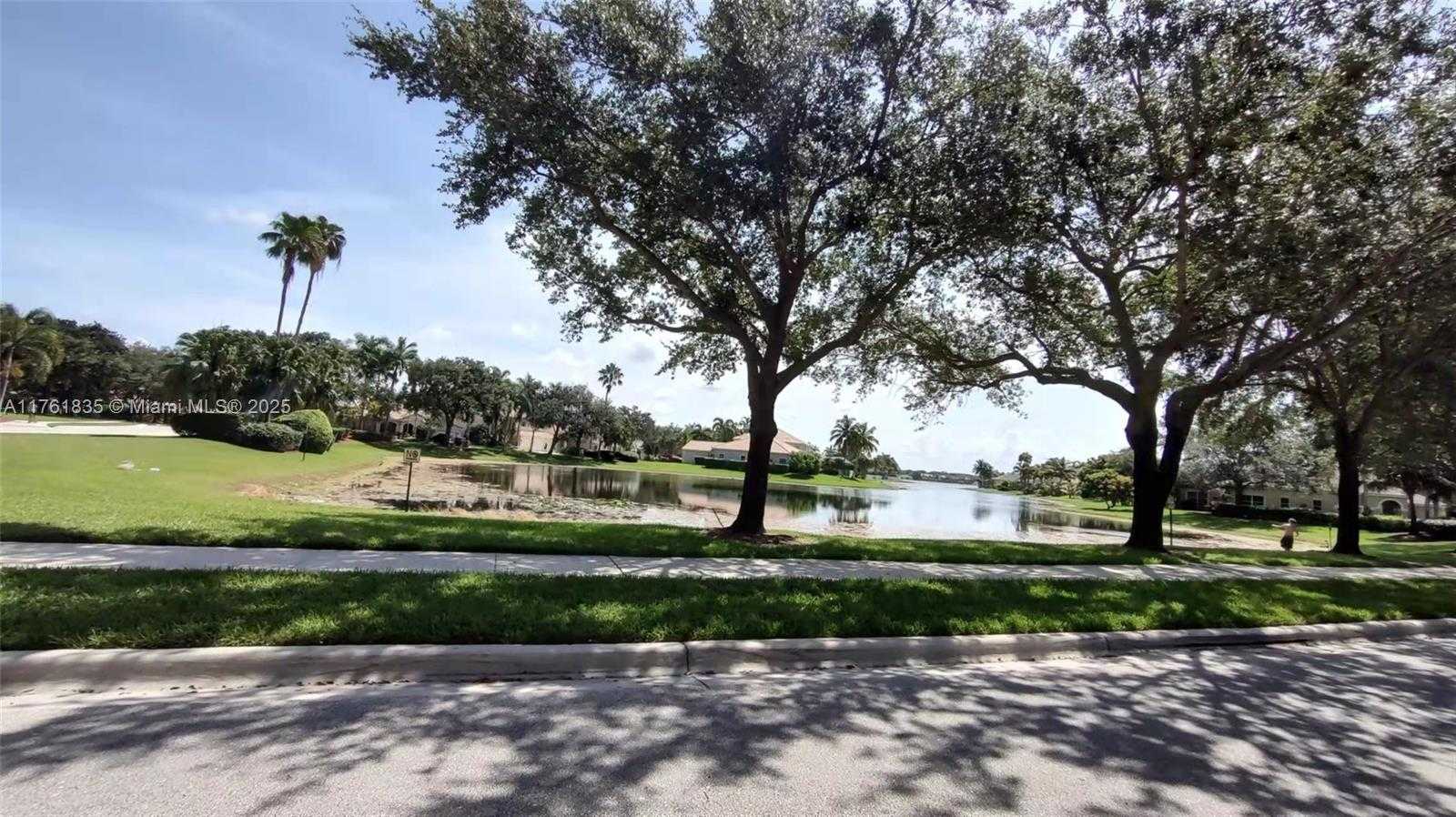 Small Image of 675 MAPLEWOOD CT, Weston Number 24