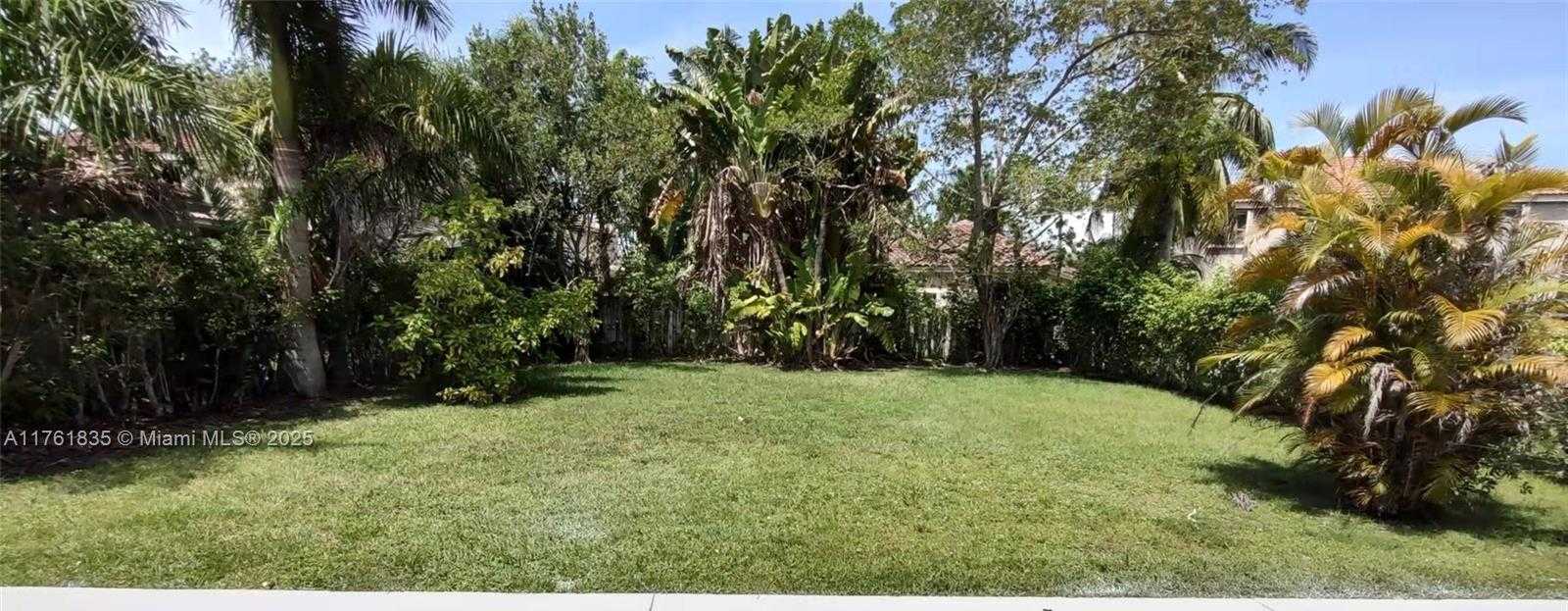 Small Image of 675 MAPLEWOOD CT, Weston Number 26