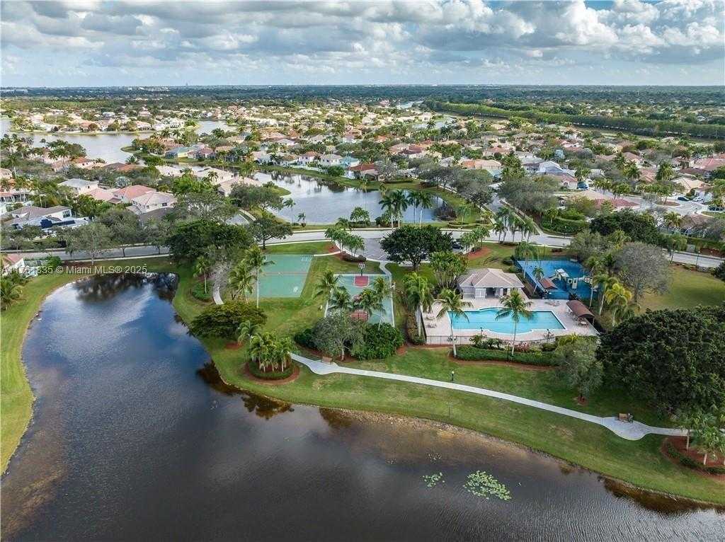 Small Image of 675 MAPLEWOOD CT, Weston Number 28